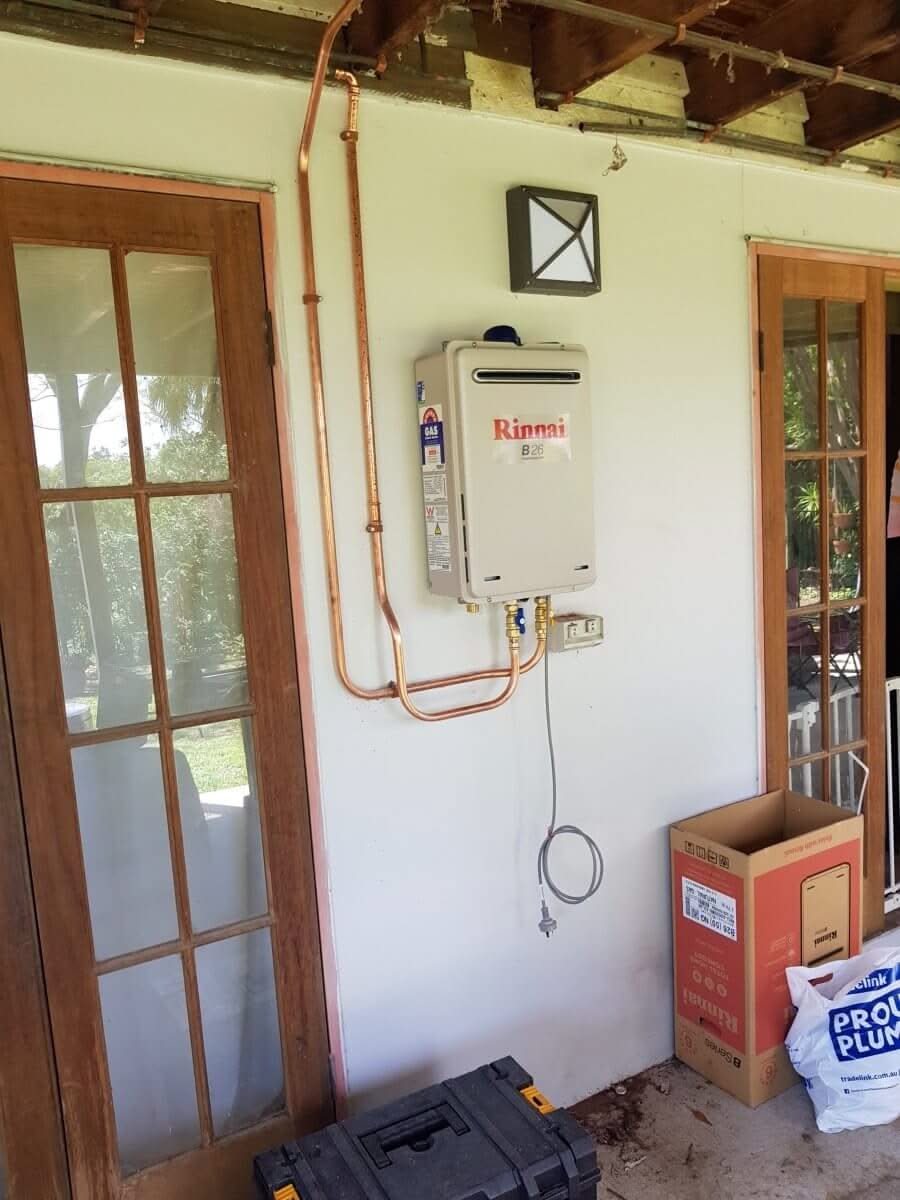 Rinnai B26 installed on a white wall | Featured image for Rinnai B16 (REU-A1624WB) + Installation Kit - 50 Degree Preset LPG.